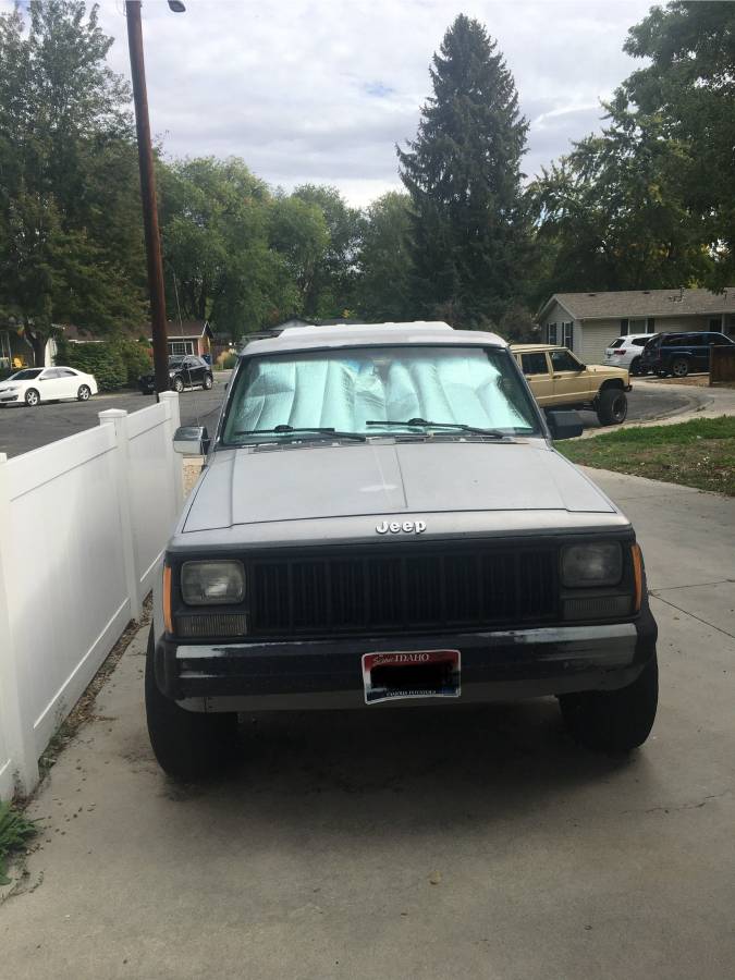 Jeep-comanche-long-bed-pioneer-edition-1991-grey-1