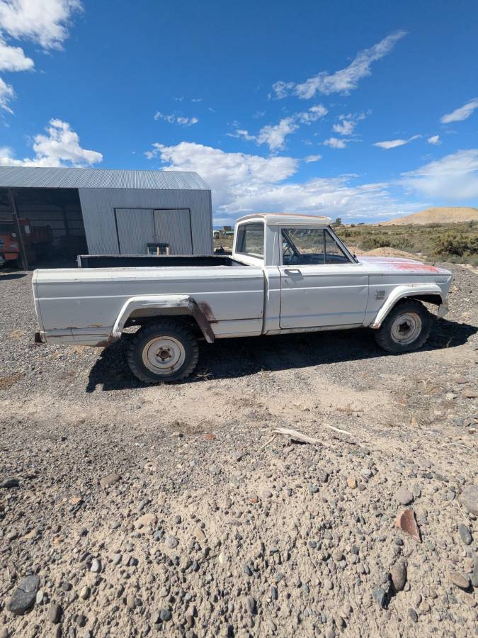Jeep-gladiator-1966-white-2