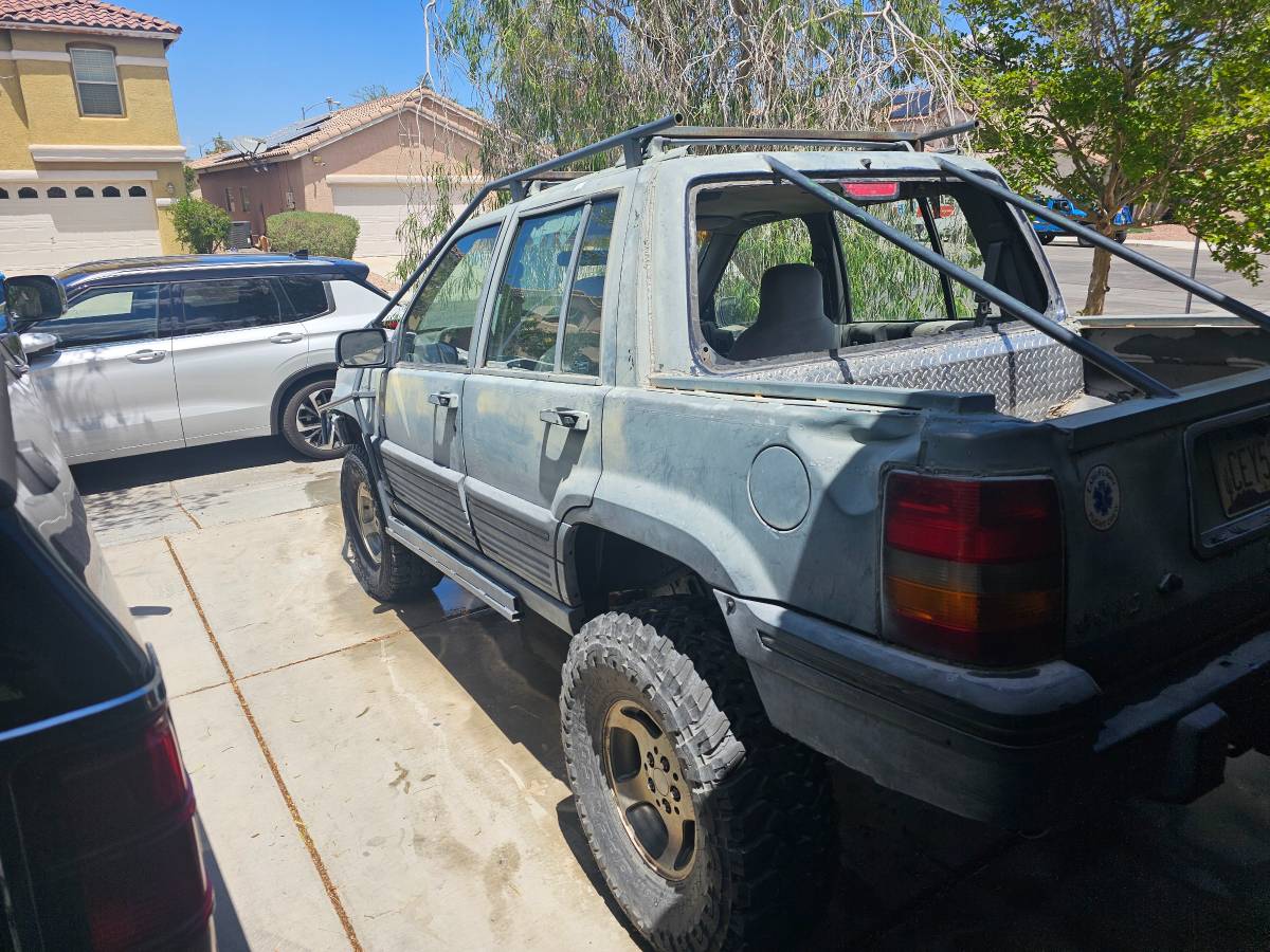 Jeep-grand-cherokee-laredo-1994-grey-1