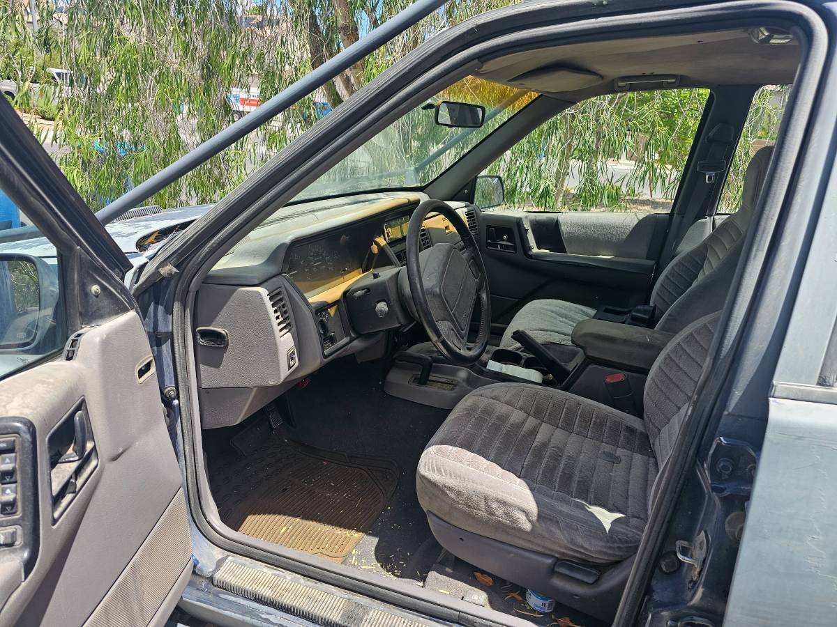 Jeep-grand-cherokee-laredo-1994-grey-4