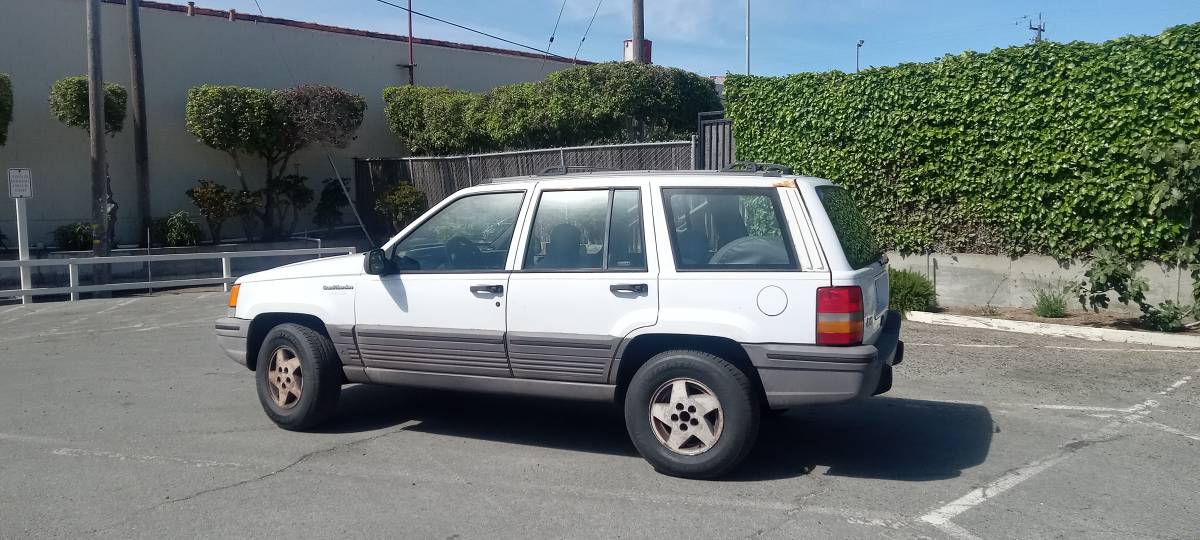 Jeep-grand-cherokee-laredo-1994-white