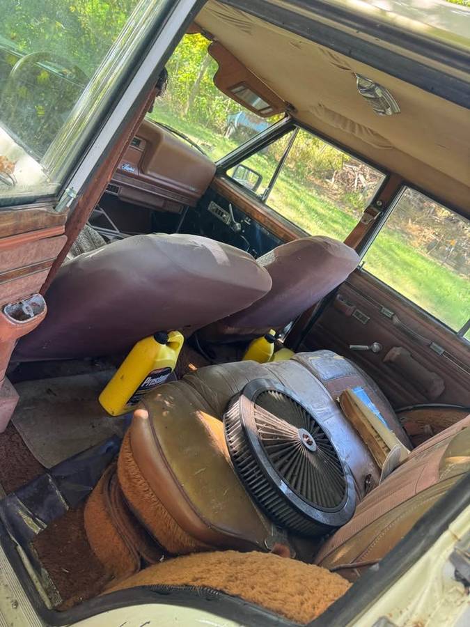 Jeep-grand-wagoneer-1983-white-1