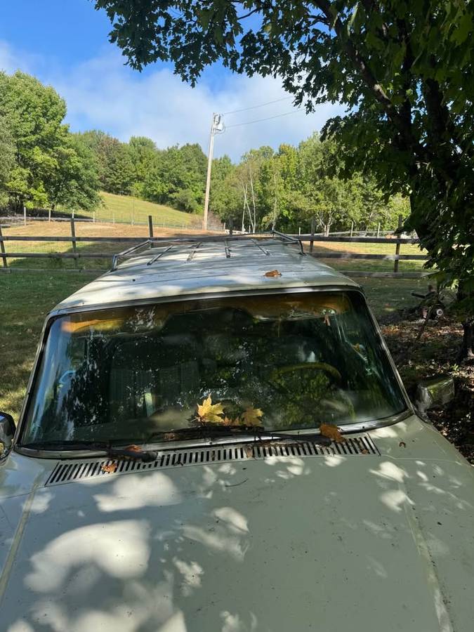 Jeep-grand-wagoneer-1983-white-10