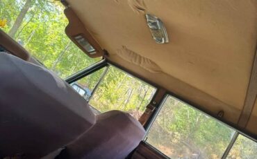 Jeep-grand-wagoneer-1983-white-11
