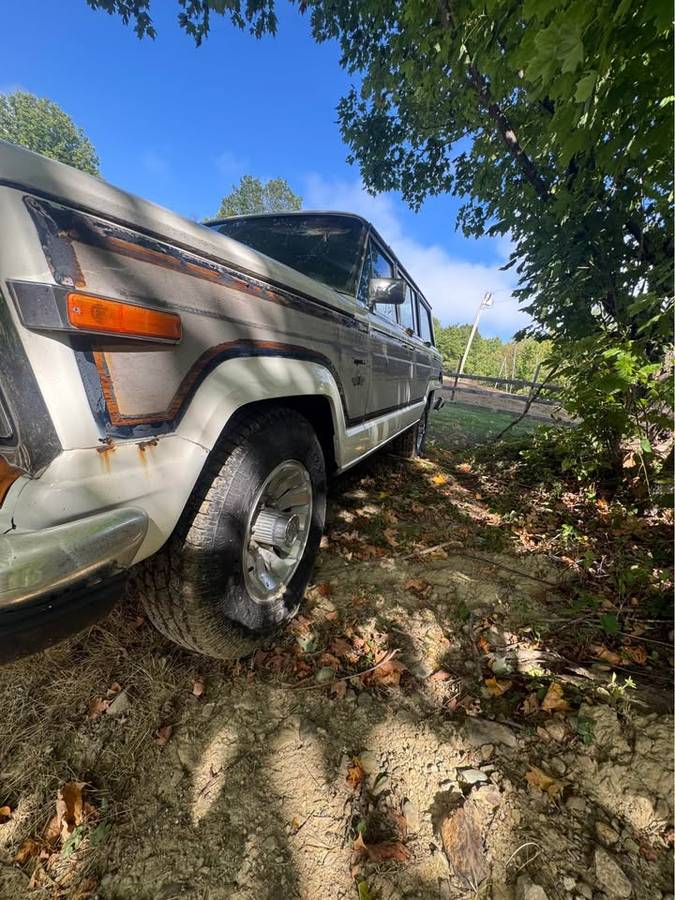 Jeep-grand-wagoneer-1983-white-13