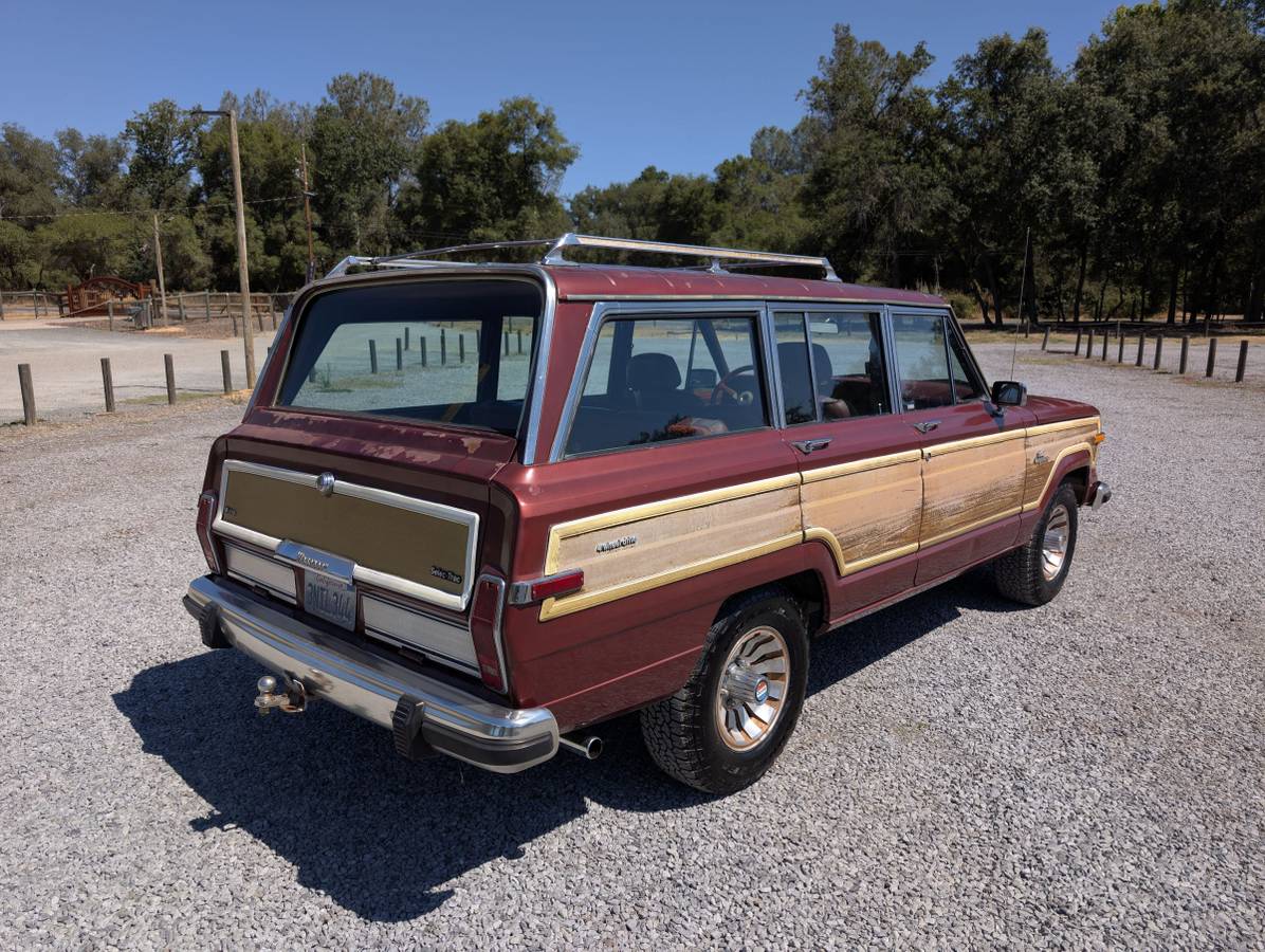 Jeep-grand-wagoneer-1985-red-1