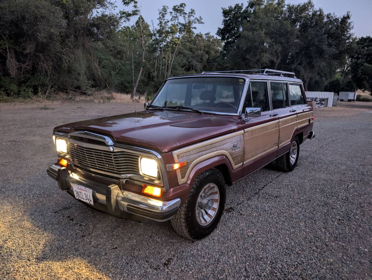 Jeep-grand-wagoneer-1985-red-12
