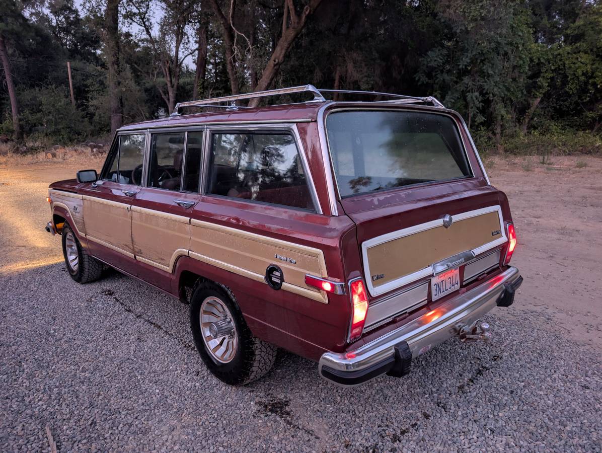 Jeep-grand-wagoneer-1985-red-13