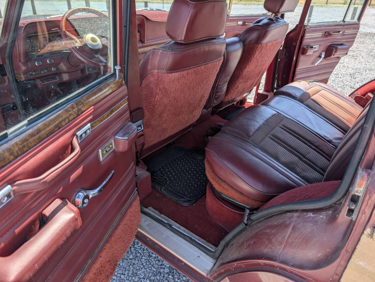 Jeep-grand-wagoneer-1985-red-3