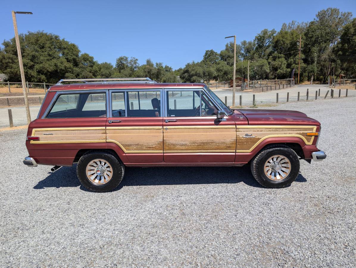Jeep-grand-wagoneer-1985-red-9