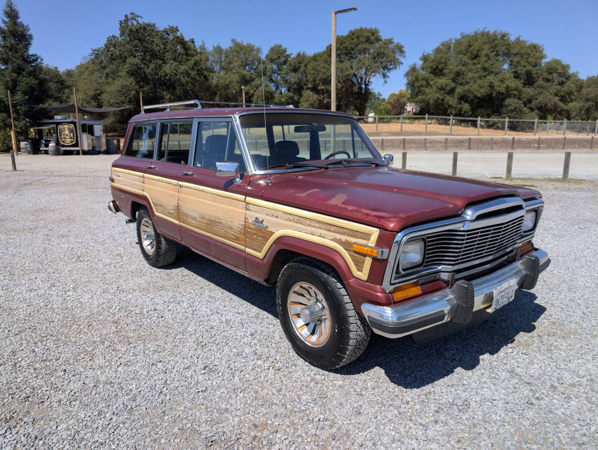 Jeep-grand-wagoneer-1985-red