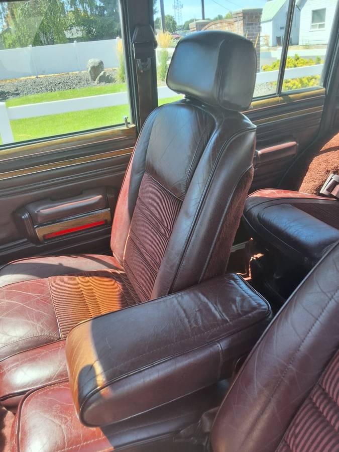 Jeep-grand-wagoneer-1989-3