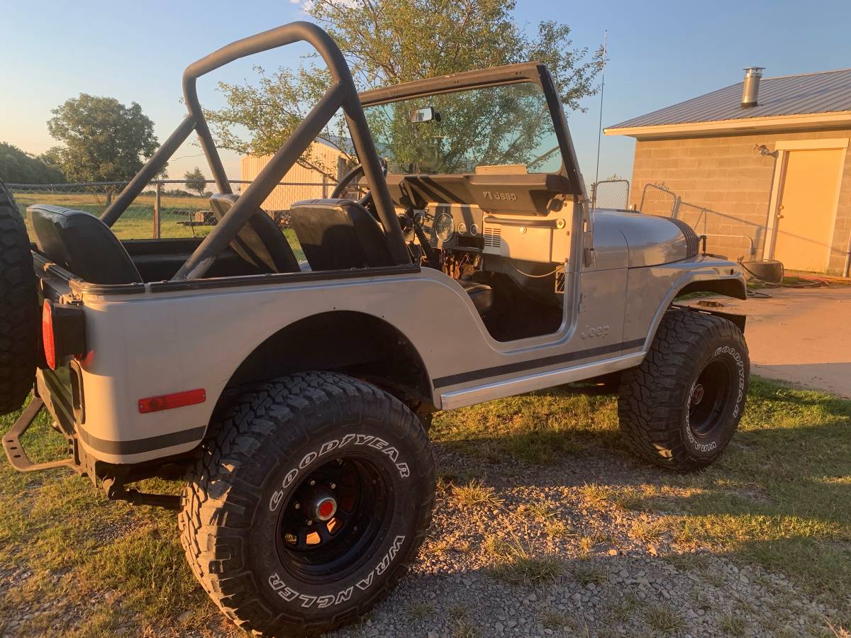 Jeep-renegade-1979-silver-3