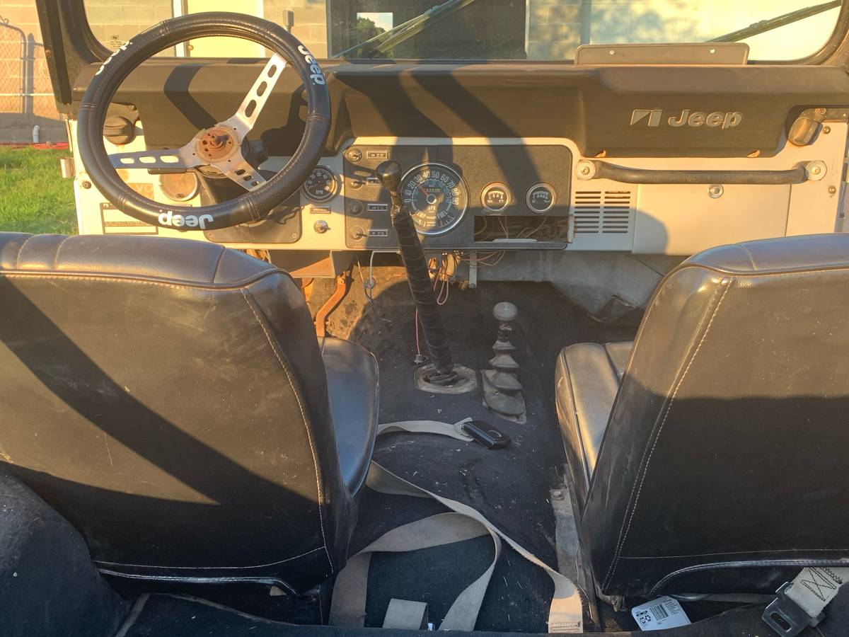 Jeep-renegade-1979-silver-5