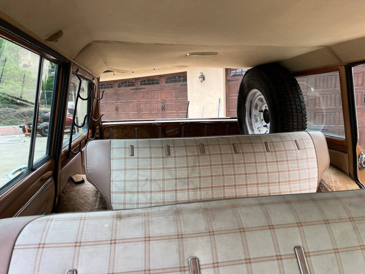 Jeep-wagoneer-1978-orange-30
