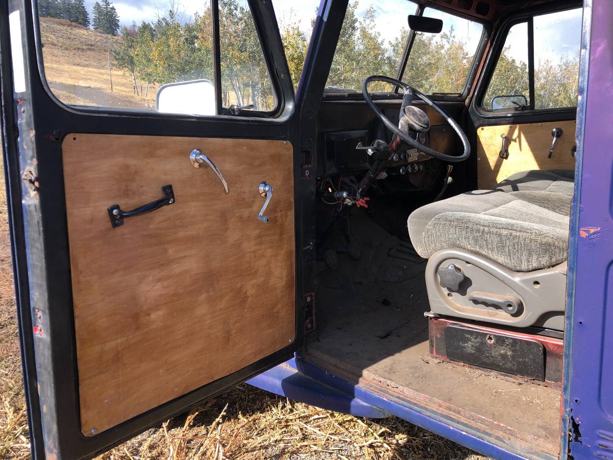 Jeep-willys-overland-4x4-wagon-1957-blue-10