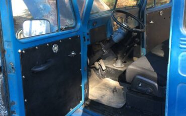 Jeep-willys-wagon-1957-blue-7