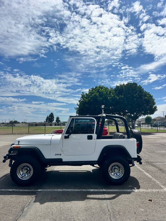 Jeep-wrangler-1989-white-1