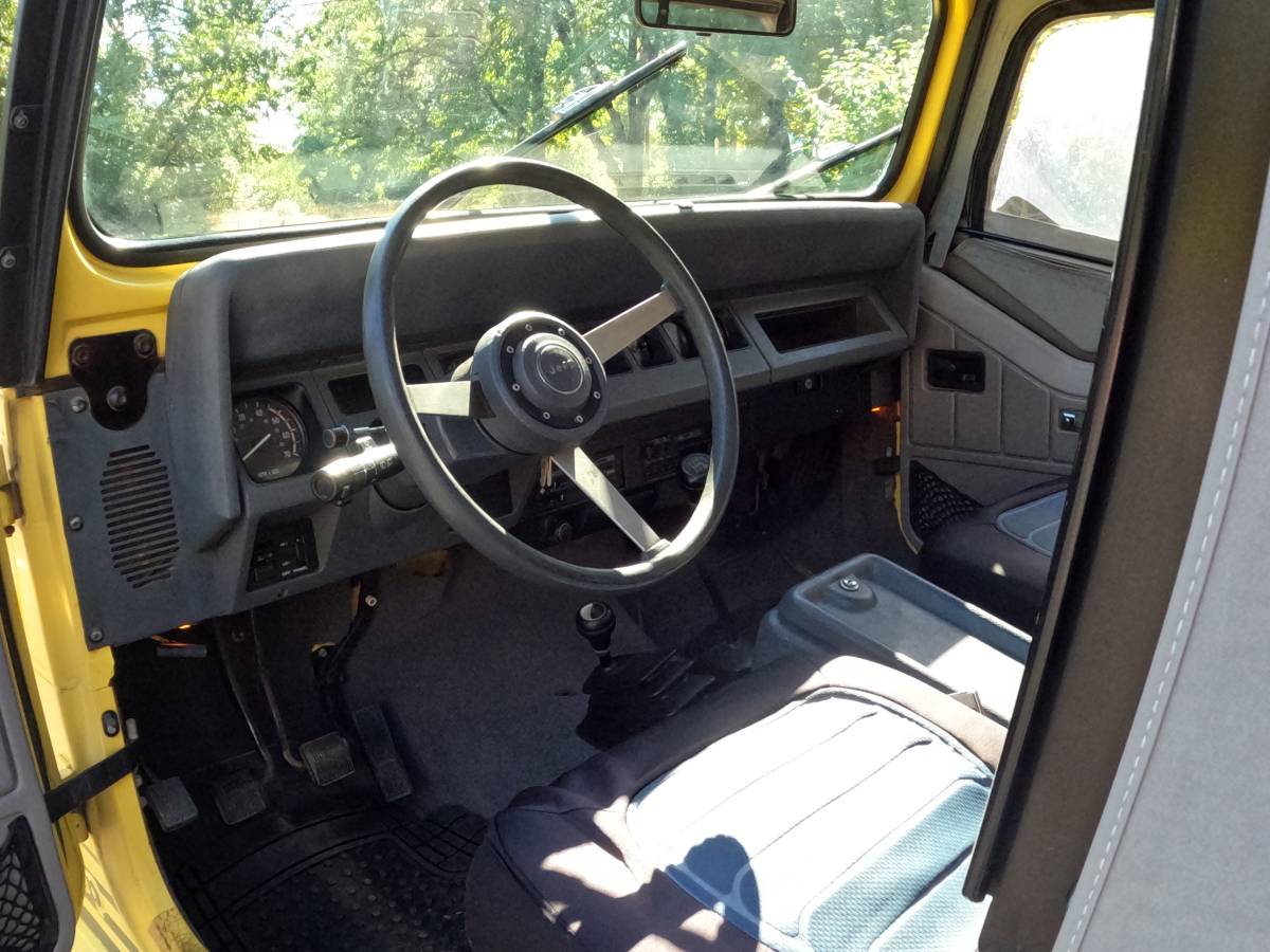Jeep-wrangler-1989-white-16