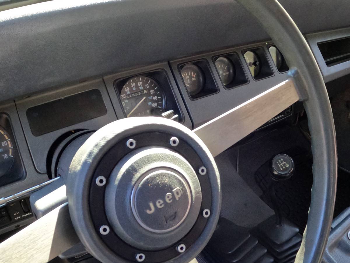 Jeep-wrangler-1989-white
