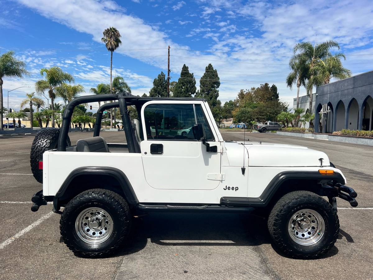 Jeep-wrangler-1989-white