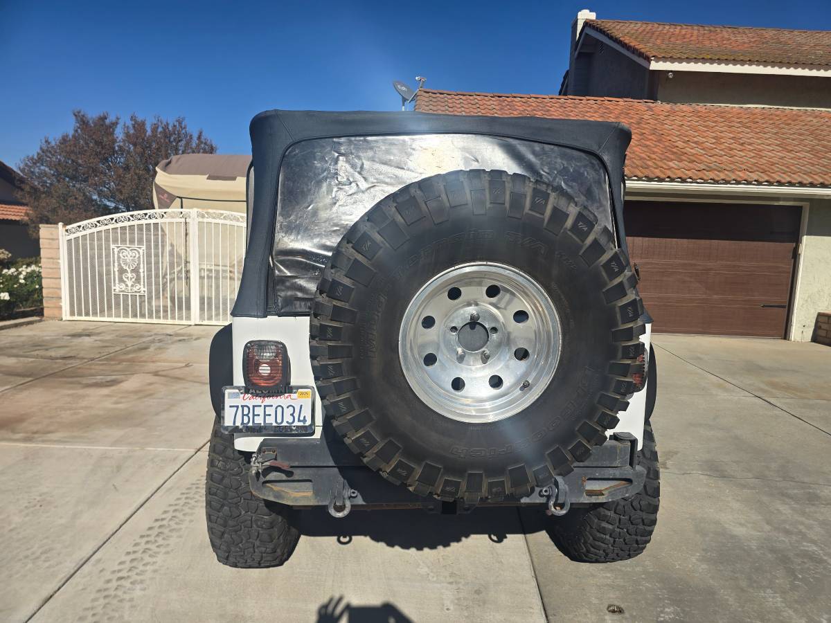 Jeep-wrangler-1989-white-4