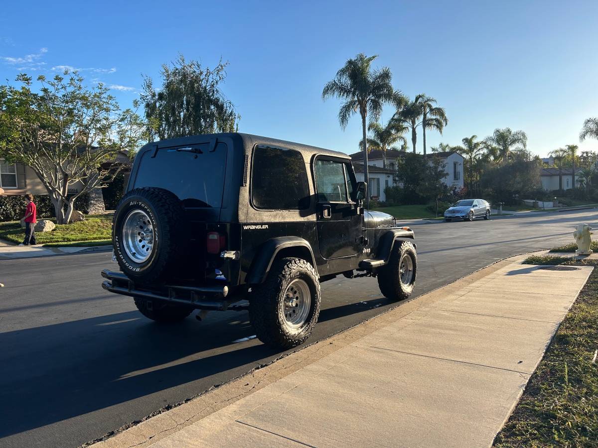 Jeep-wrangler-1991-black-3
