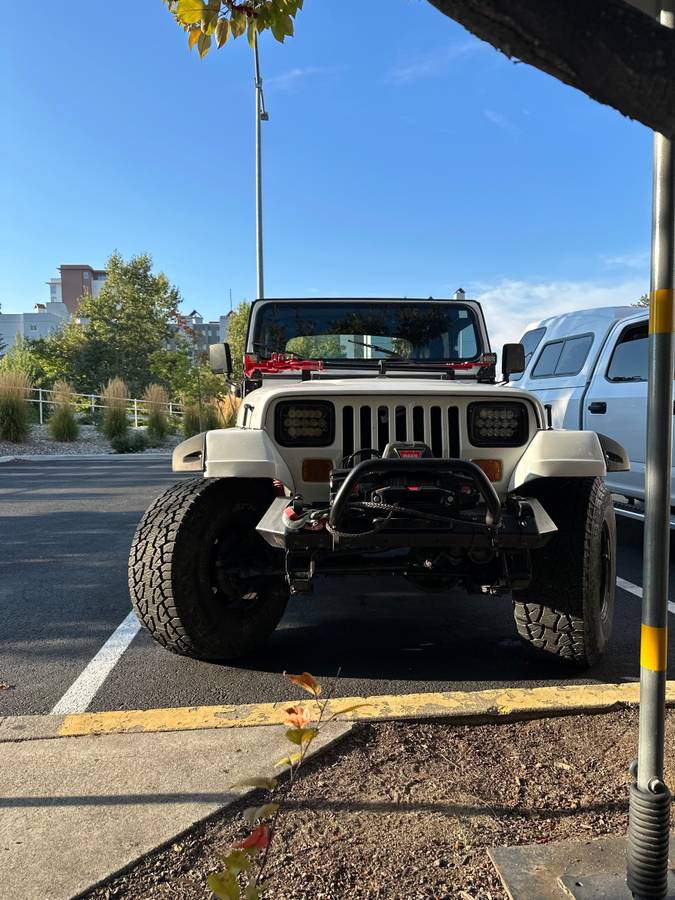 Jeep-wrangler-1991-white-3
