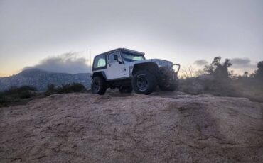 Jeep-wrangler-1993-white