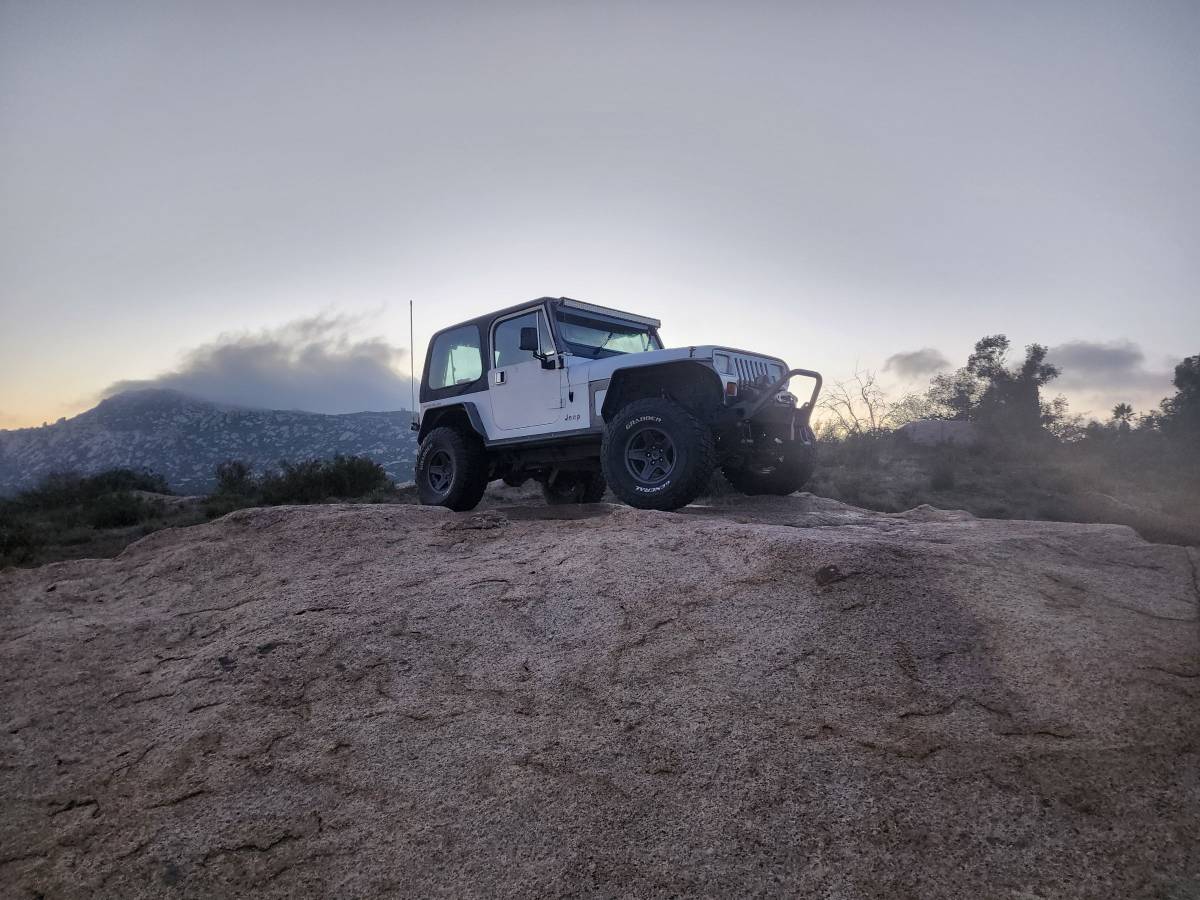 Jeep-wrangler-1993-white