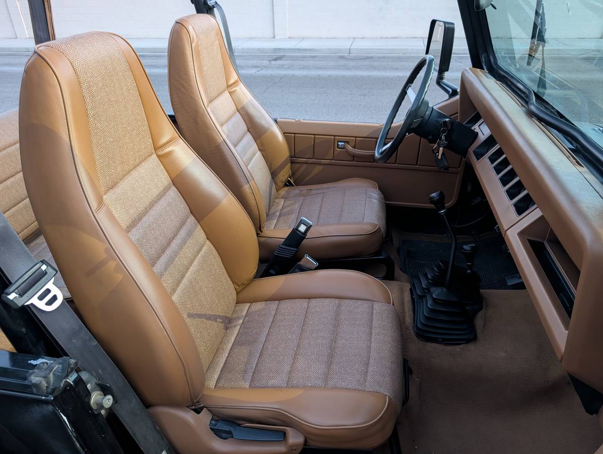 Jeep-wrangler-1994-black-11