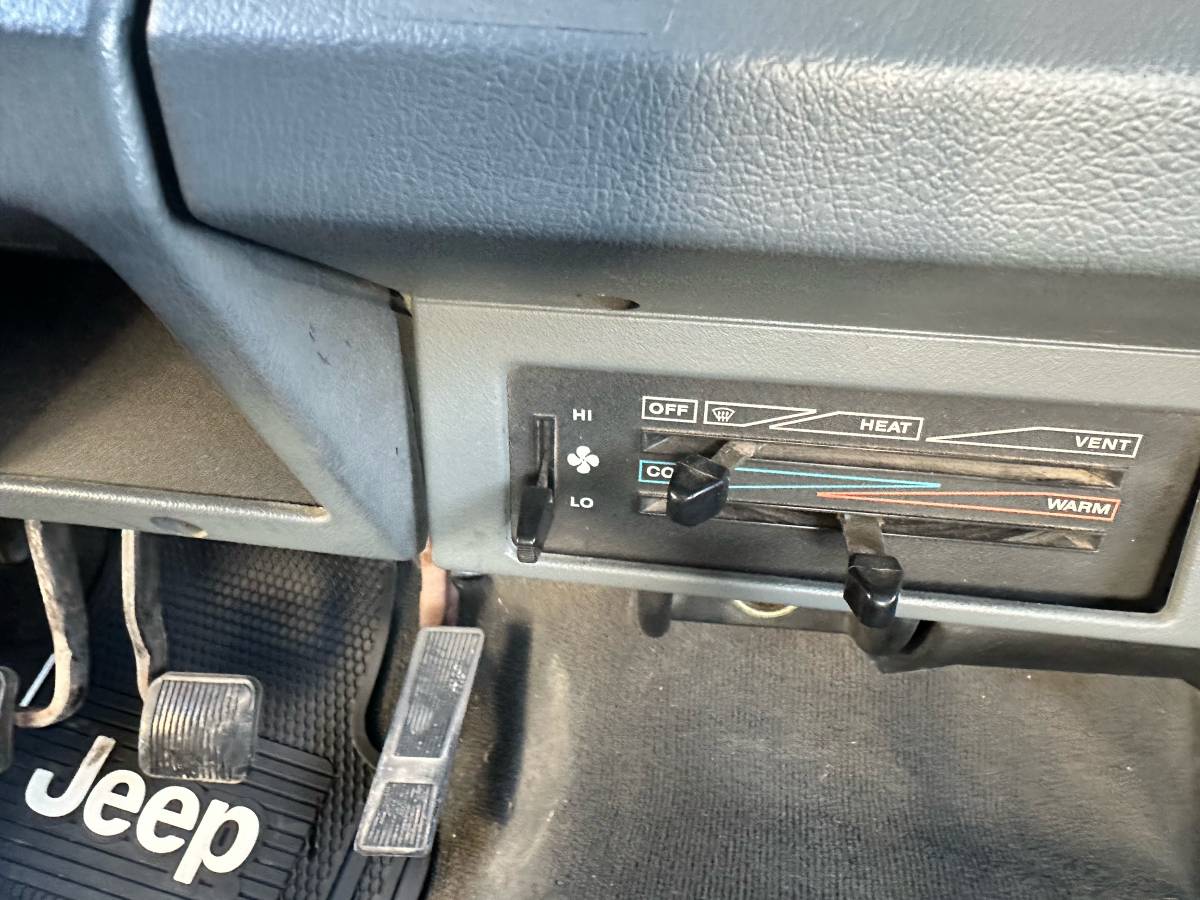 Jeep-wrangler-1994-white-2