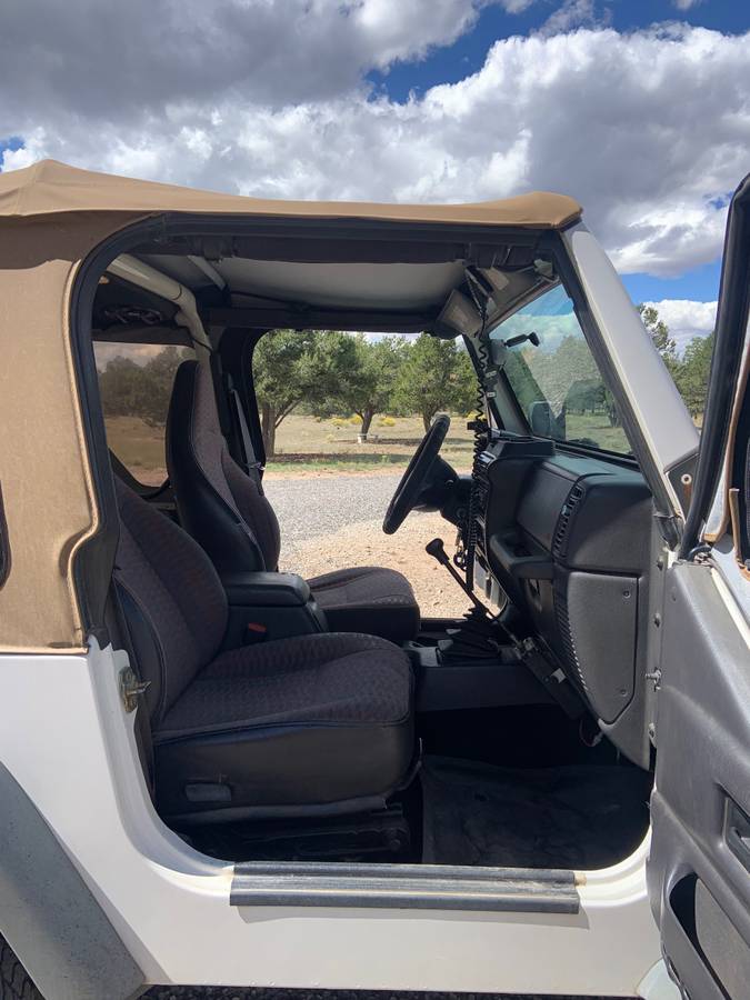 Jeep-wrangler-2000-white-10