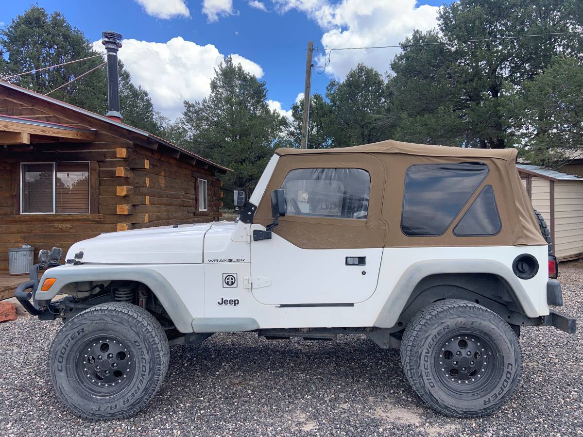 Jeep-wrangler-2000-white-3