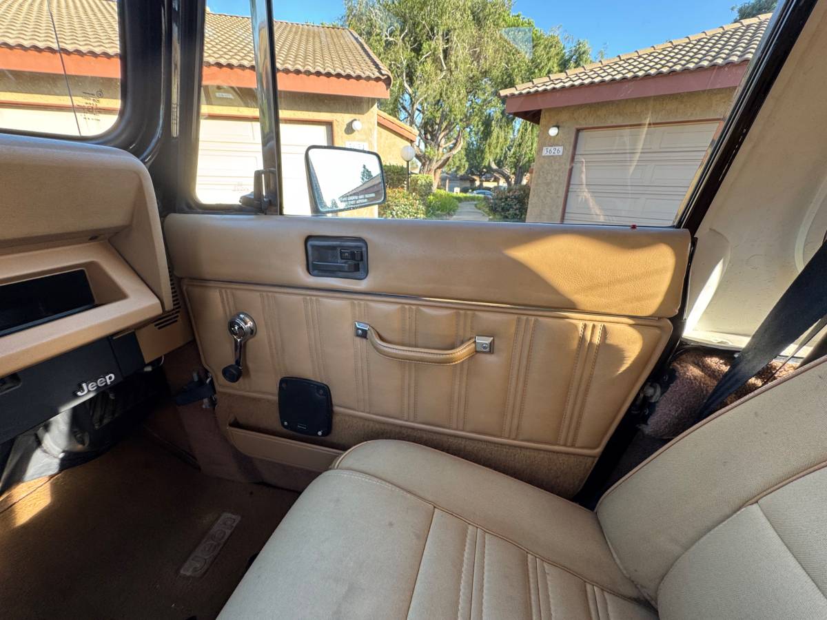 Jeep-wrangler-laredo-1988-black-13