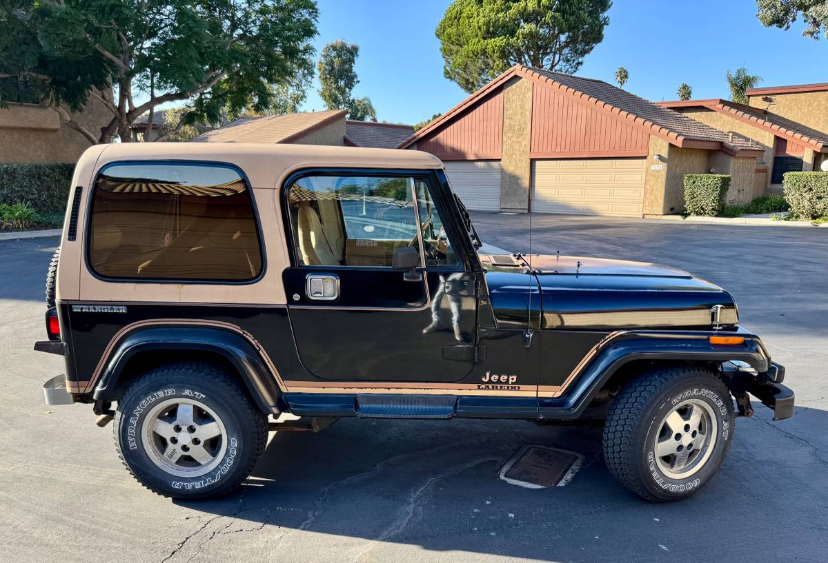 Jeep-wrangler-laredo-1988-black-3