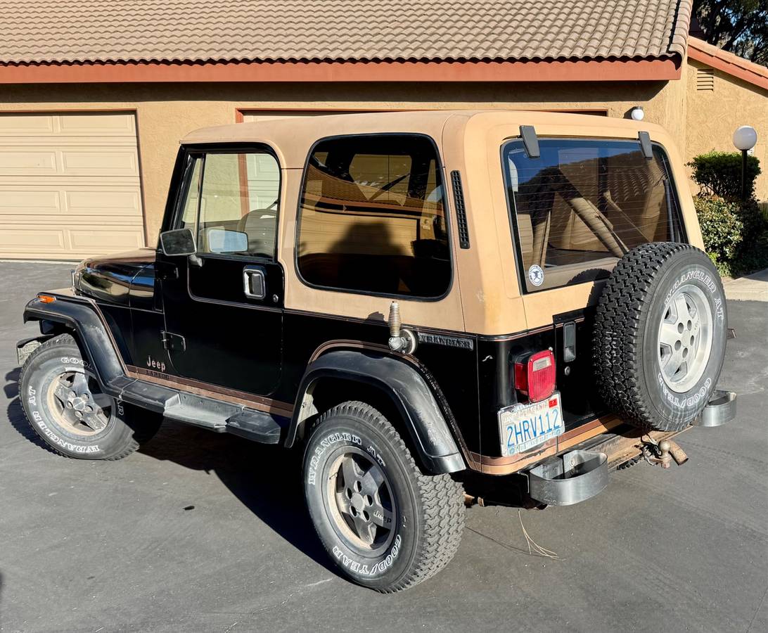 Jeep-wrangler-laredo-1988-black-4