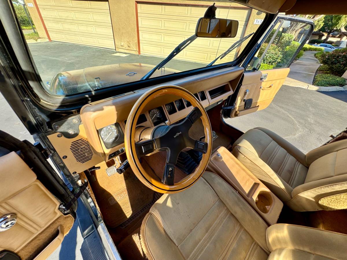 Jeep-wrangler-laredo-1988-black-9