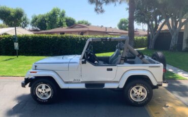 Jeep-wrangler-laredo-1988-white-2