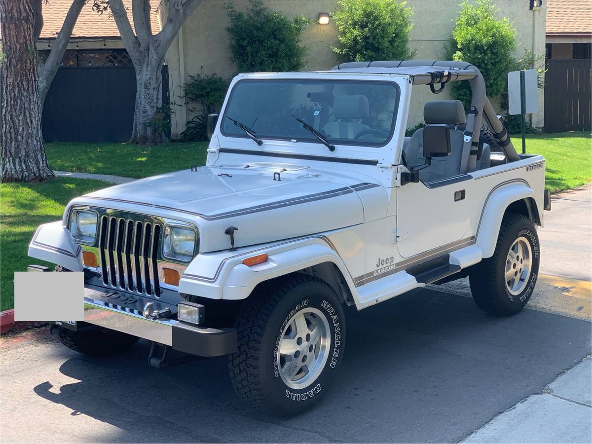 Jeep-wrangler-laredo-1988-white-4