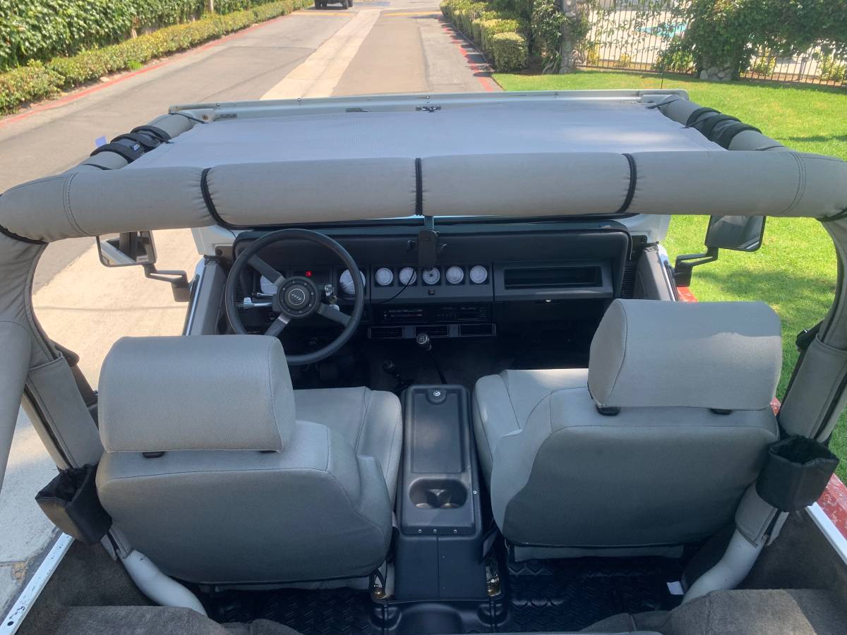 Jeep-wrangler-laredo-1988-white-5