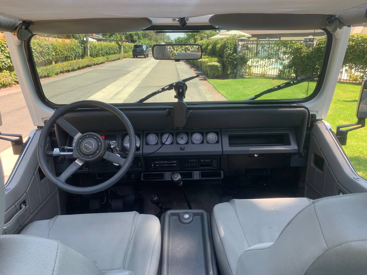 Jeep-wrangler-laredo-1988-white-6