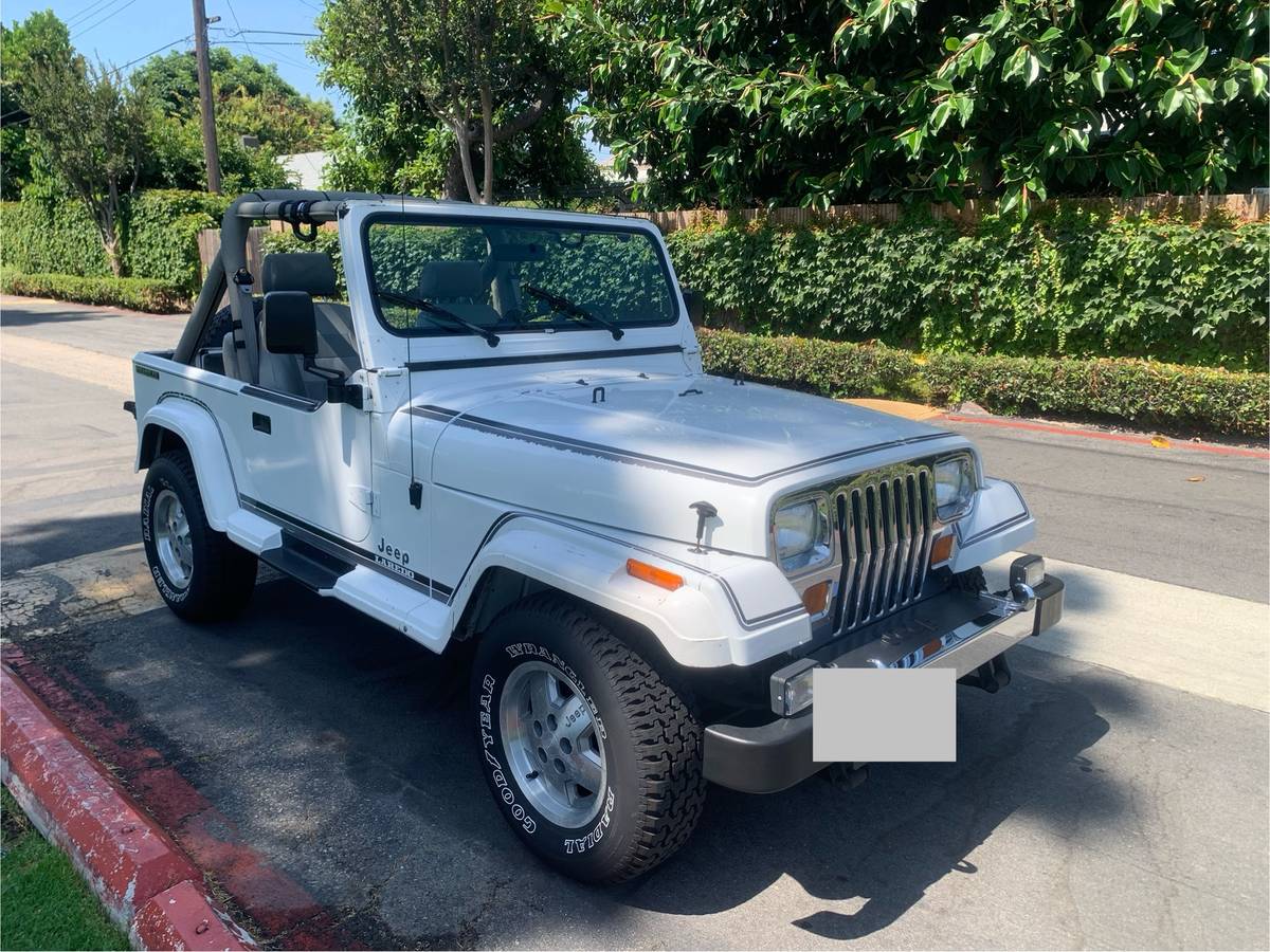 Jeep-wrangler-laredo-1988-white-7