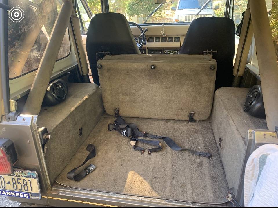 Jeep-wrangler-sahara-1989-green-2