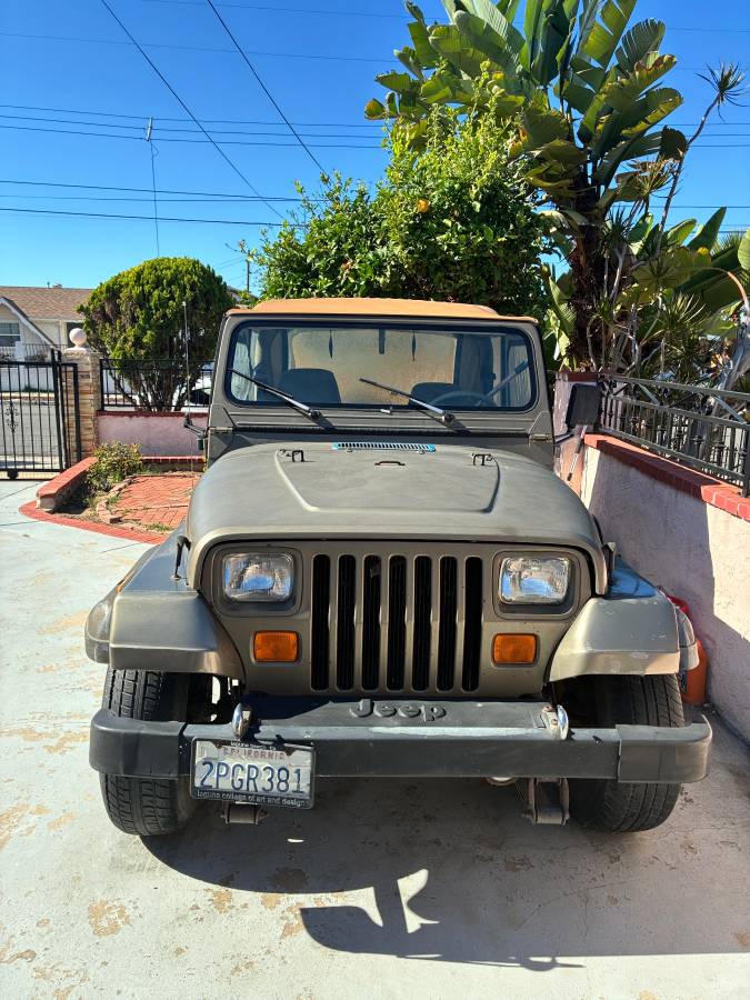 Jeep-wrangler-sahara-edition-1989-green-1