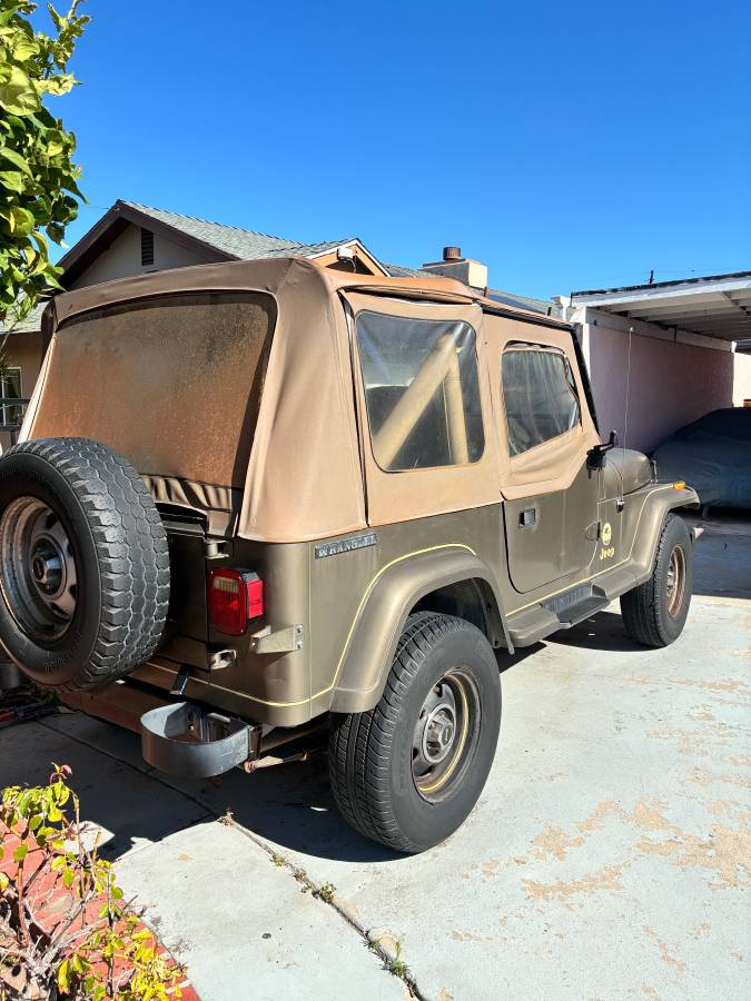 Jeep-wrangler-sahara-edition-1989-green-12