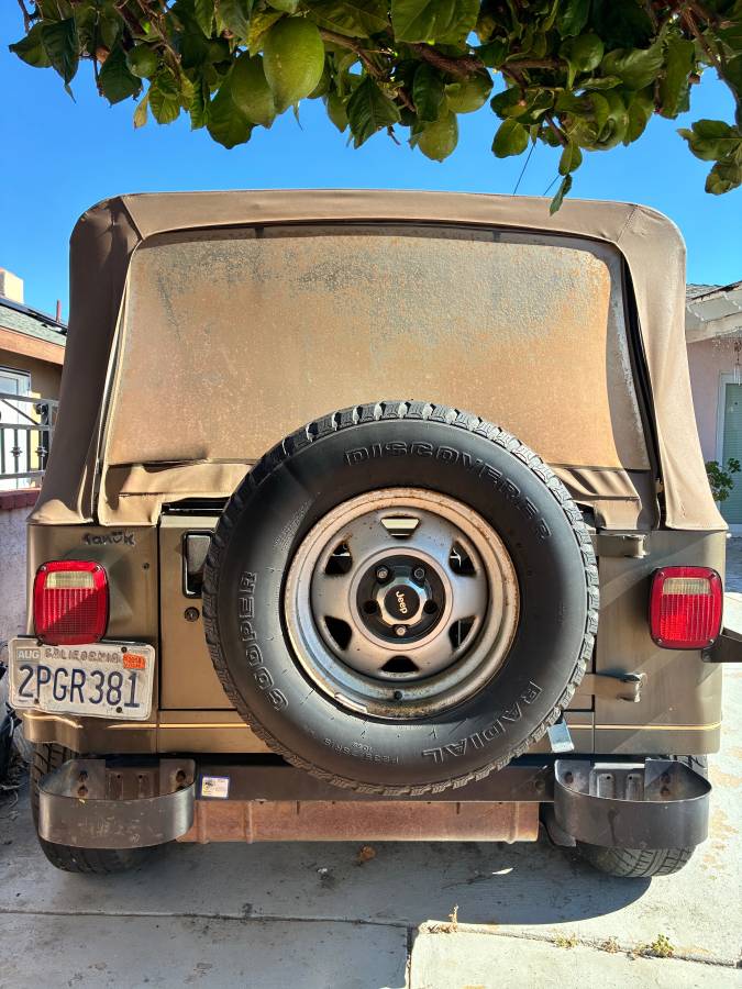 Jeep-wrangler-sahara-edition-1989-green-13
