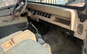 Jeep-wrangler-sahara-edition-1989-green-15