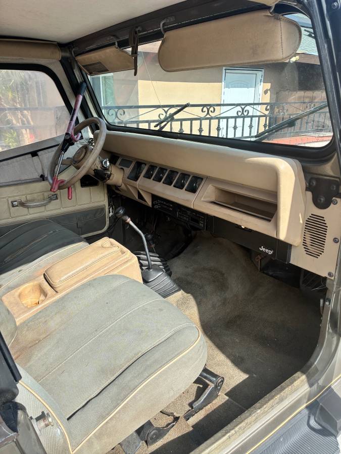 Jeep-wrangler-sahara-edition-1989-green-15