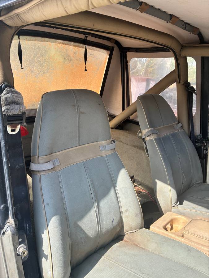 Jeep-wrangler-sahara-edition-1989-green-16